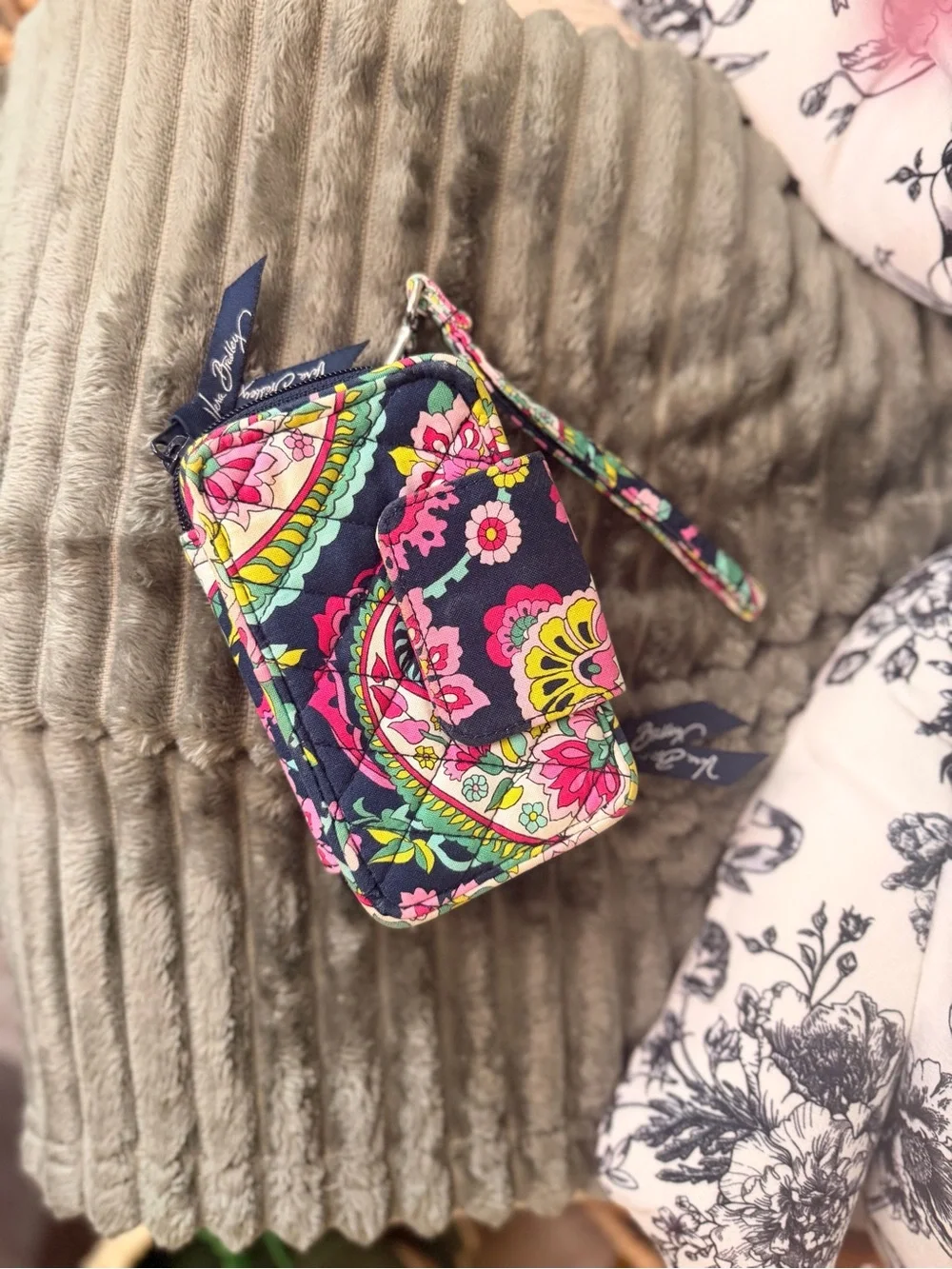 Vera Bradley Floral Zip Around Wristlet Wallet Card Holder